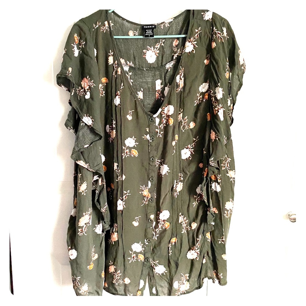 Torrid Green Floral ruffle front top